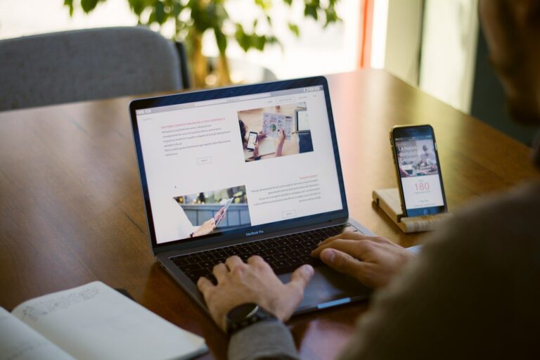 Why Freelancers Should Use LinkedIn